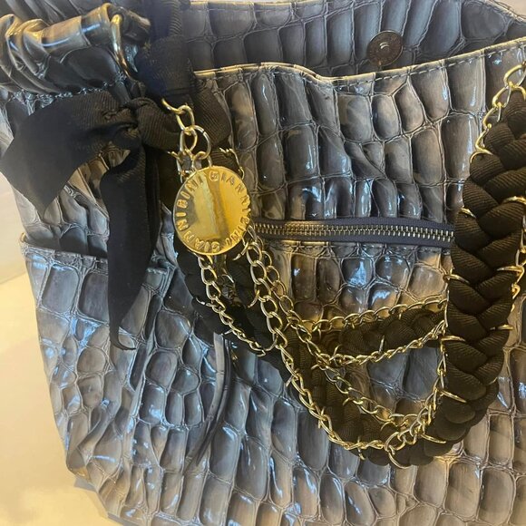 GIANNIBINI  PURSE. like new..  grey and black...  gorgeous...  magnetic closure - Picture 1 of 5